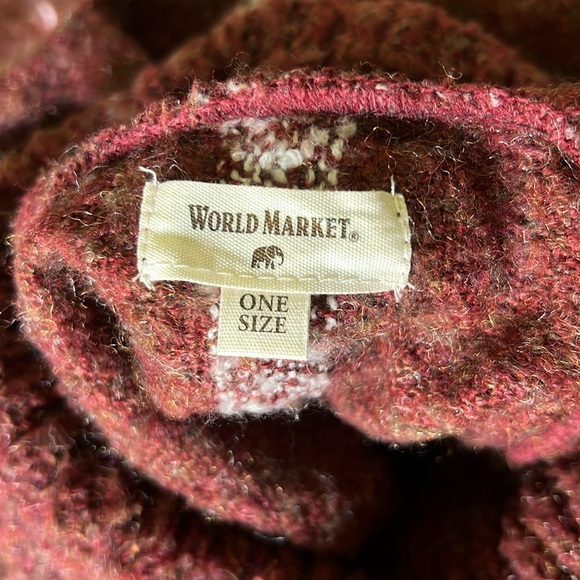 Poncho - Picture 4 of 6